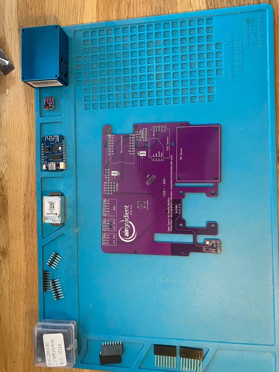 PCB and components laid out. From left to right we see the screen, some pin headers, the C02 sensor, the microcontroller, temperature sensor and the dust sensor. img