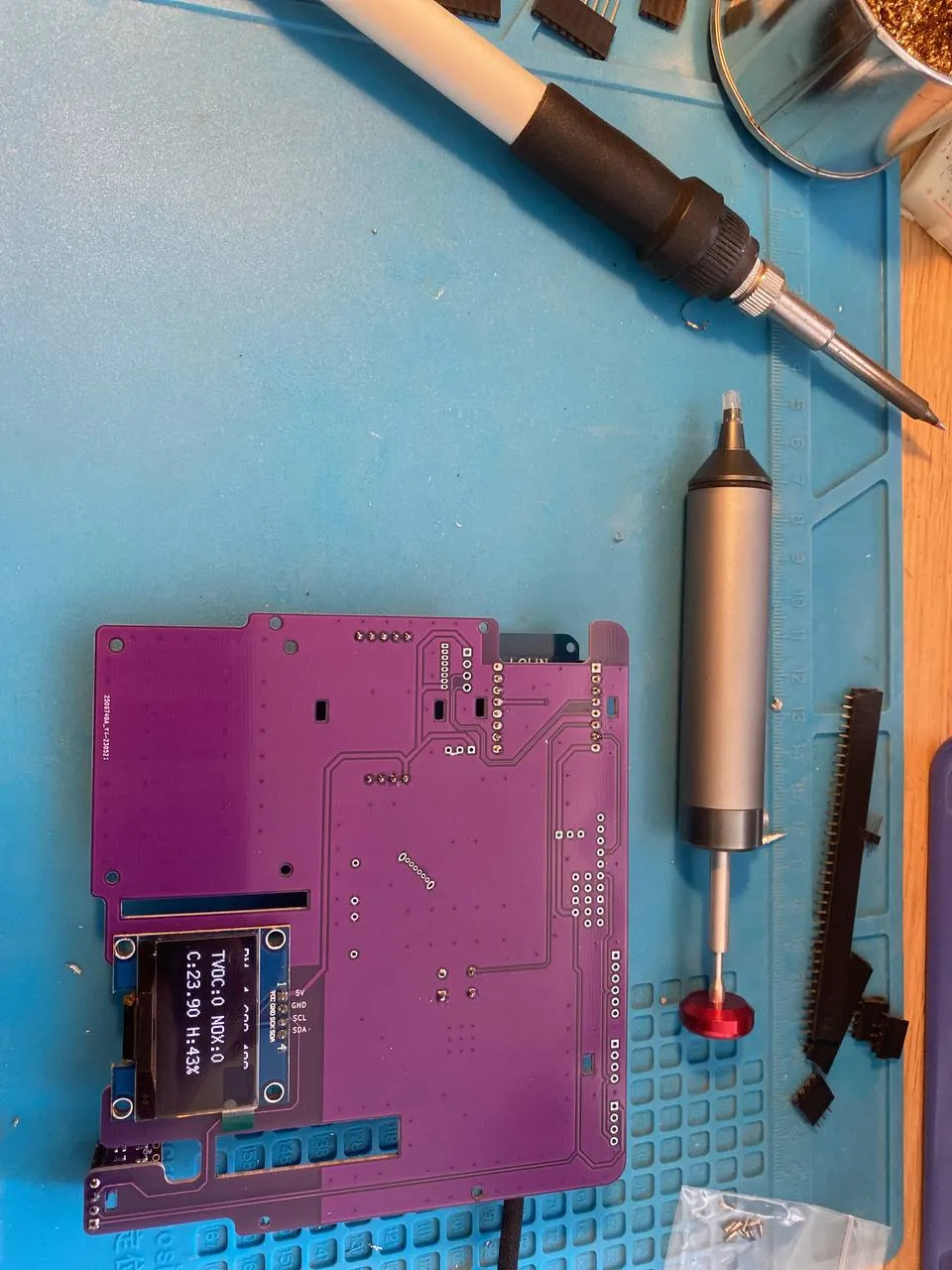 Assembled back view with working screen. Off we go! img